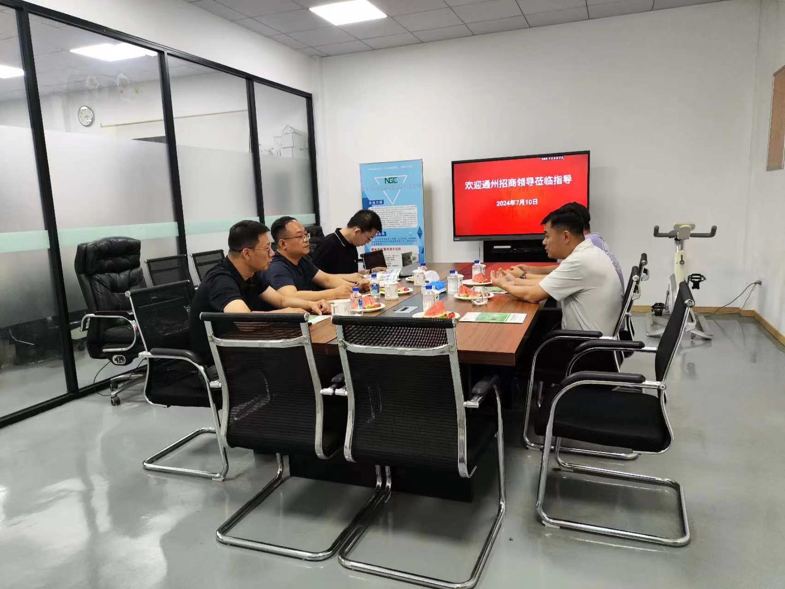 The leaders of Tongzhou China Merchants Bureau came to Suzhou Xinkunyuan Environmental Protection and drew a new blueprint for green technology!