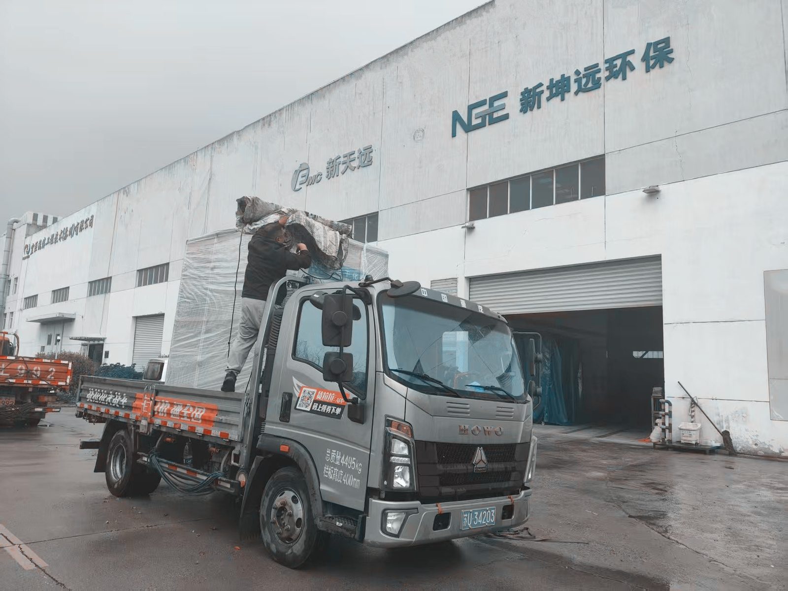 Spring thunder, battle drum ring | Xinkunyuan environmentally friendly low-temperature sludge drying equipment is shipped today in the rain! ‌